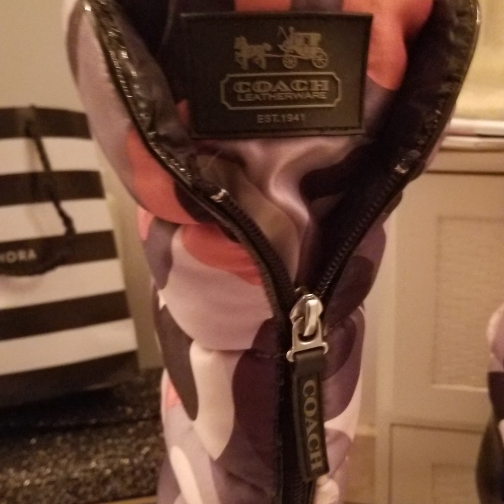 Coach Winter puffy boots - Picture 2 of 3
